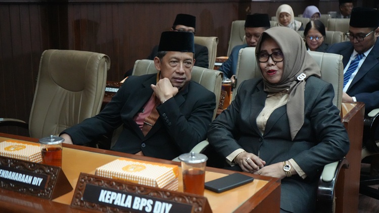 Kepala Kanwil DJPb DIY, Taukhid menghadiri Rapat Paripurna DPRD DIY Penyerahan Laporan Hasil Pemeriksaan (LHP) dari BPK RI kepada Pemda DIY di Gedung DPRD DIY, Jumat (24/4/2026).