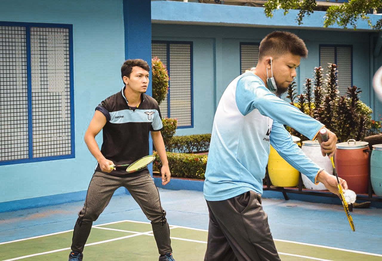 Pertandingan badminton dalam rangkamemperingati Hari Oeang ke-75