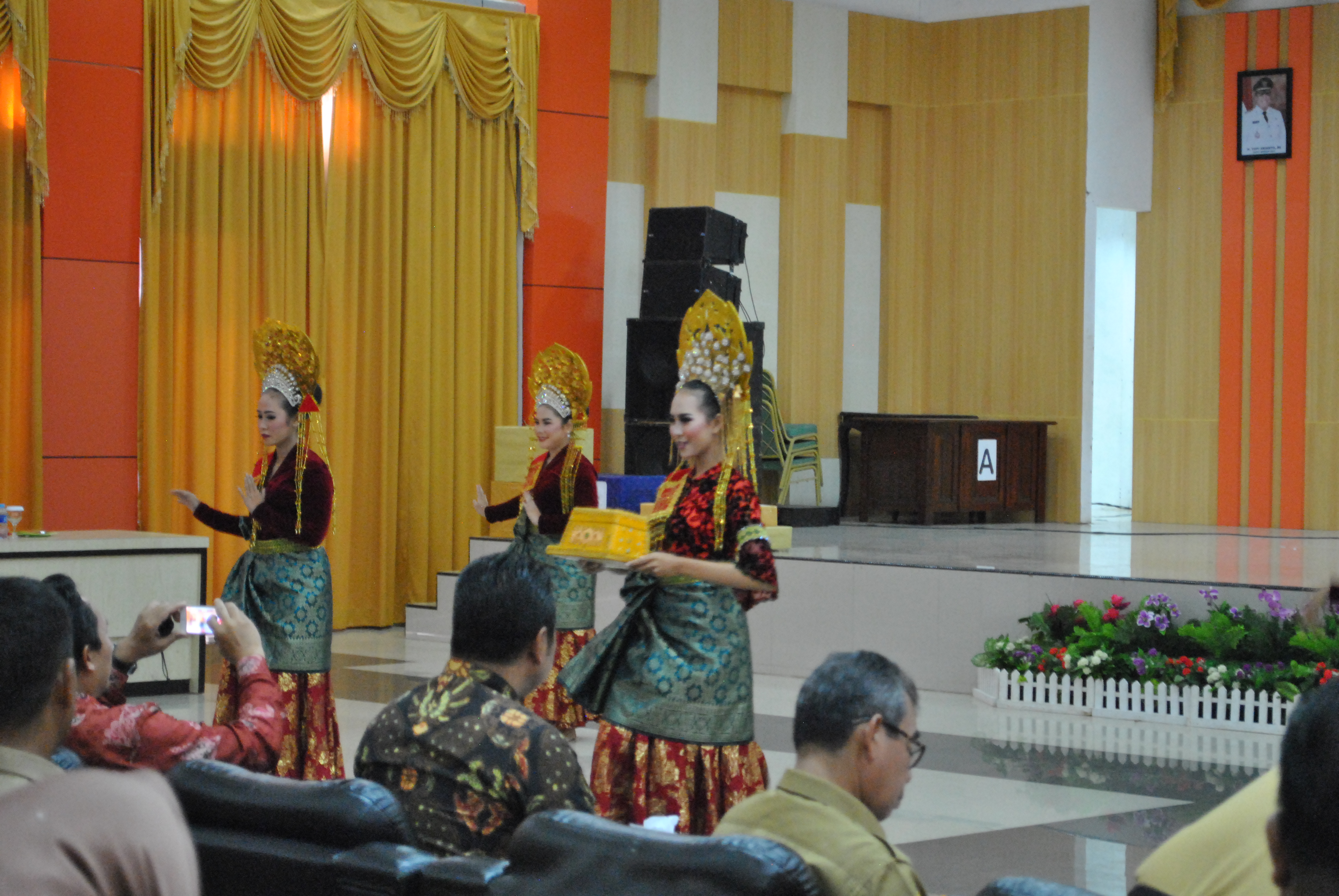 tarian persembahan