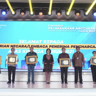 Menkeu Berikan Penghargaan pada K/L dengan Kinerja Anggaran Terbaik dalam Rakornas Pelaksanaan Anggaran 2022