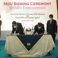 Penandatanganan MoU Pemberdayaan UMKM antara DJPb dengan KOSME